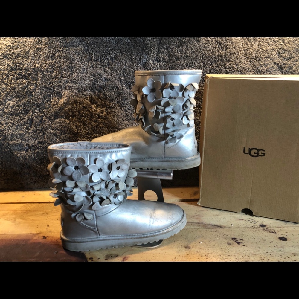 Classic Short Flora Silver Leather UGG Boots.